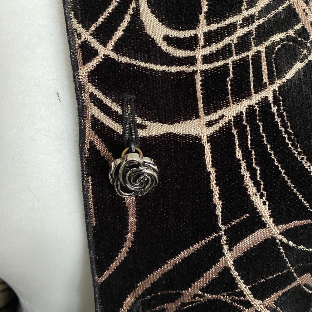 Outstanding And Versatile, This Completely Revers… - image 2